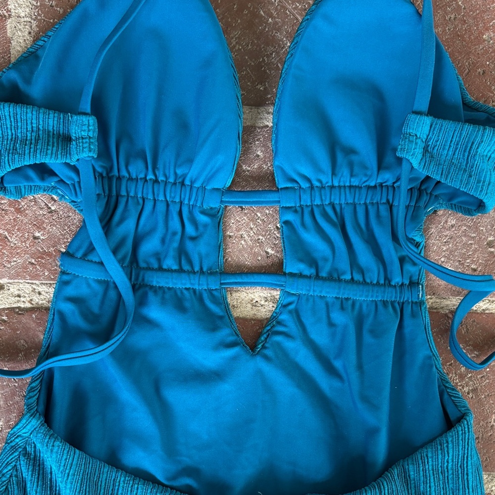 Berlook NWT Teal Textured Sexy One-Piece Swim - Cutout Back - Picture 10 of 13